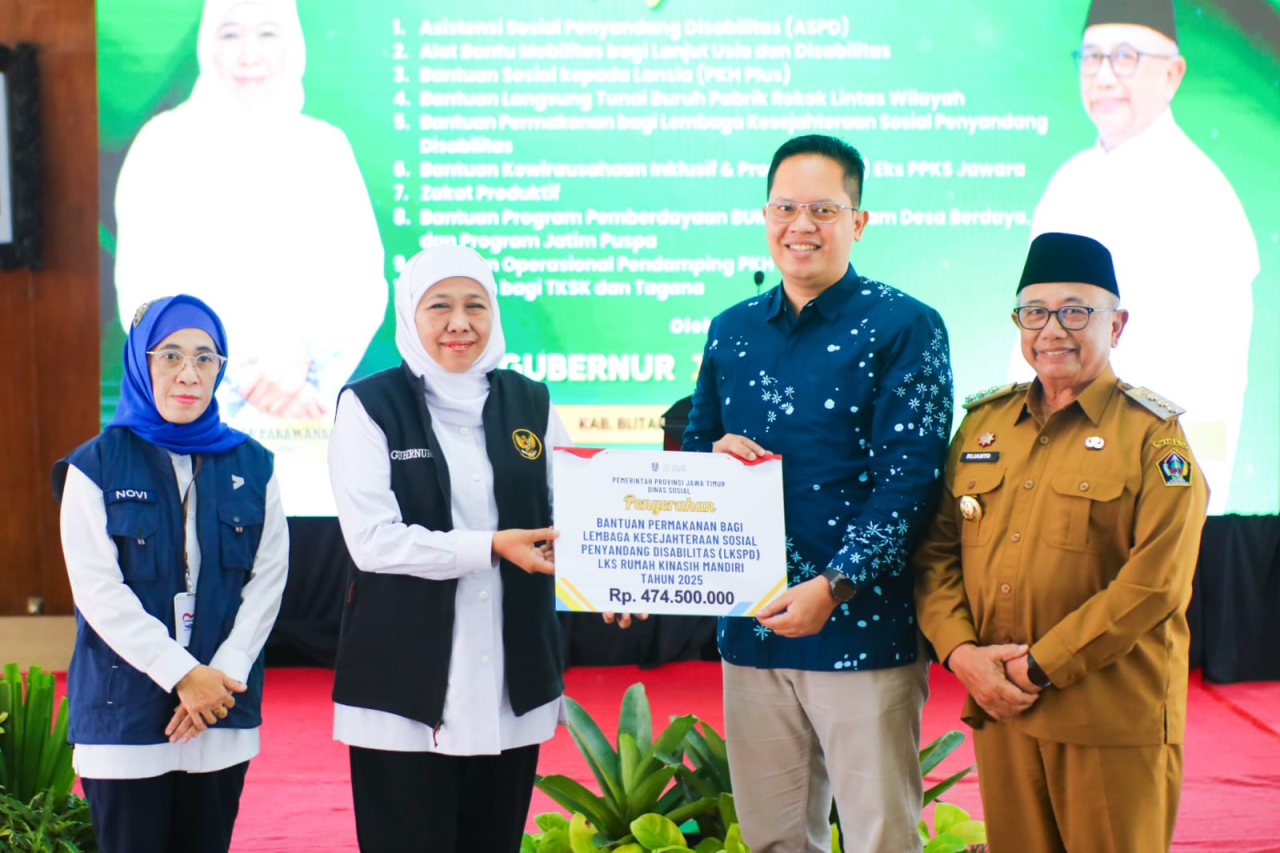 Bansos dan Zakat Produktif Rp 5,7 Miliar Disalurkan Gubernur Khofifah ke Kabupaten Blitar, Penguat Sosial Ekonomi Warga