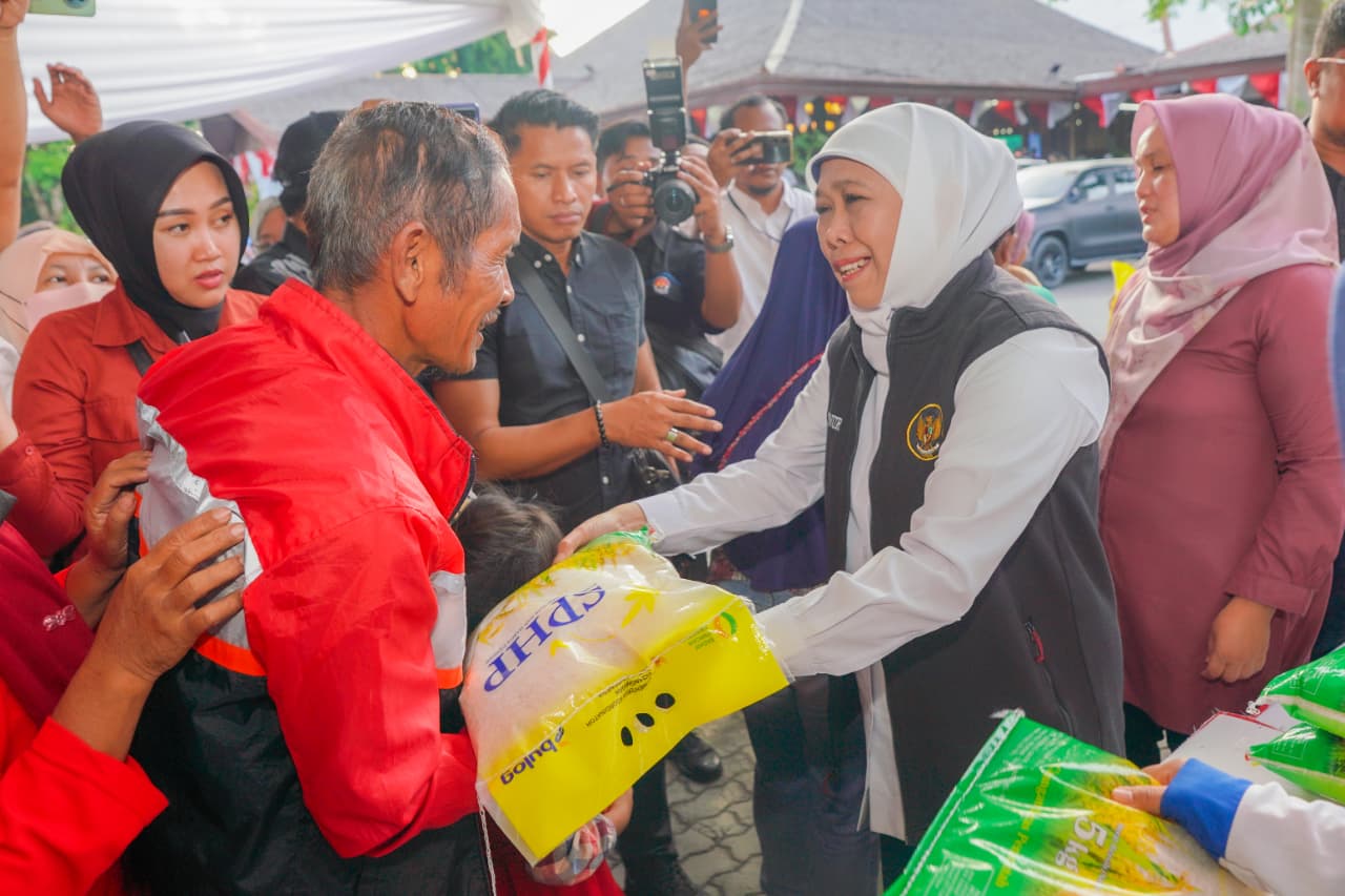 Bansos dan Zakat Produktif Rp 6,1 Miliar untuk Warga Tulungagung, Gubernur Khofifah Optimis Jadi Bantalan Sosial