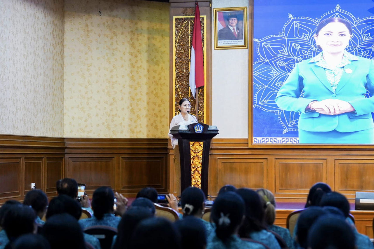 Perdalam Pemahaman Pola Asuh Adaptif, Ketua TP PKK Badung Rasniathi Adi Arnawa Buka Sosialisasi PAAREDI