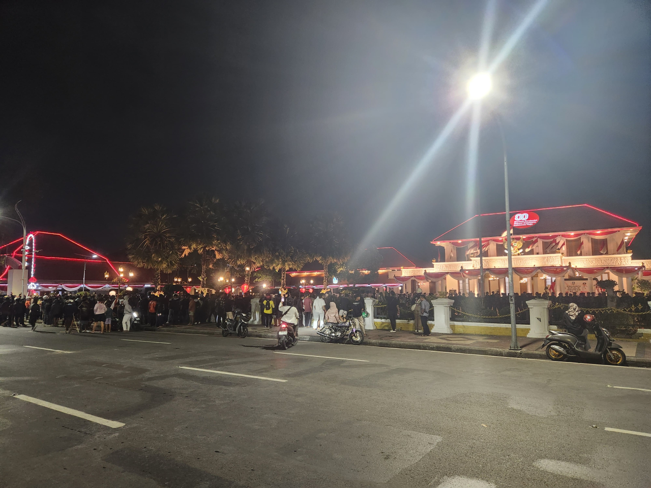 Massa Demo ke Grahadi Lagi, Usai Sambangi Polda Jatim dan Polrestabes Surabaya