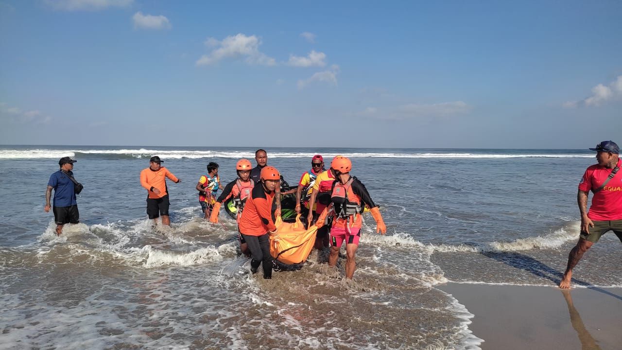 Terseret Ombak Pantai Seminyak, Ayah Hilang Saat Selamatkan Anaknya
