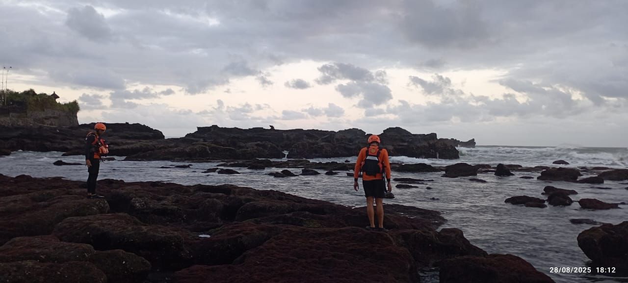 3 Orang Terseret Arus Pantai Megening, Tim SAR Lanjutkan Pencarian Besok