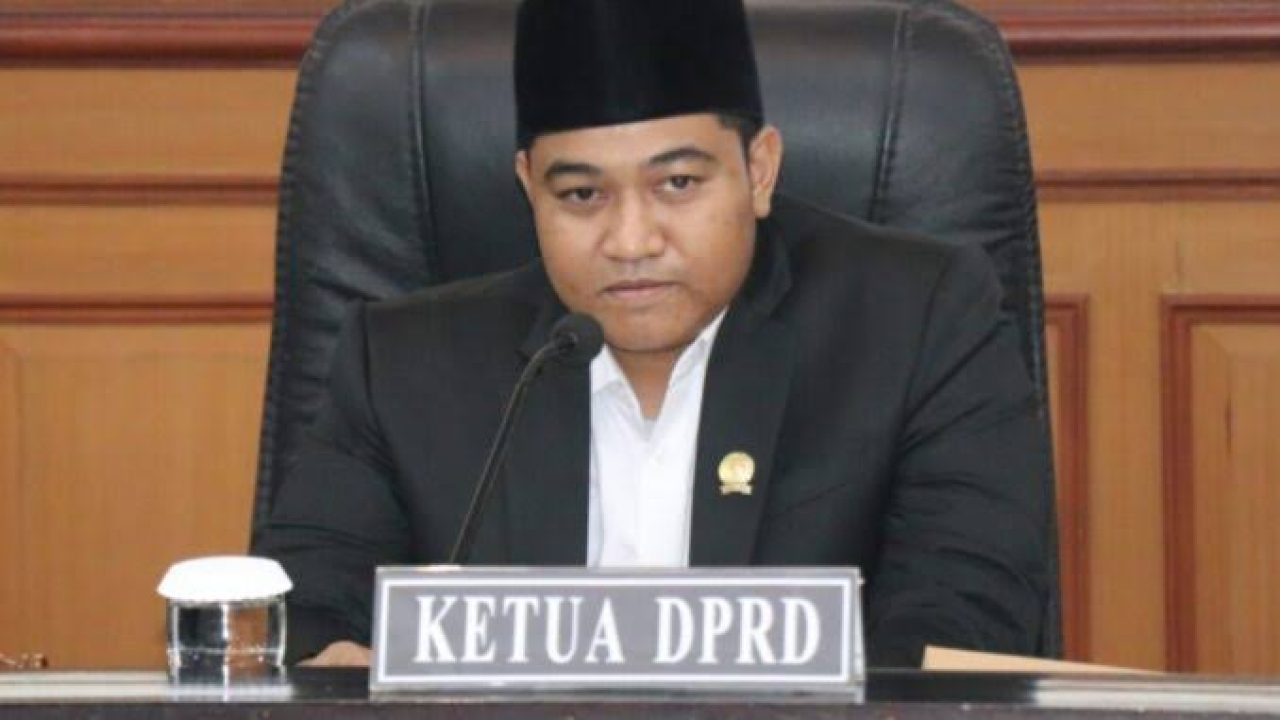 Mobil Dinas Ketua DPRD Gresik Boleh Dipinjam Warga