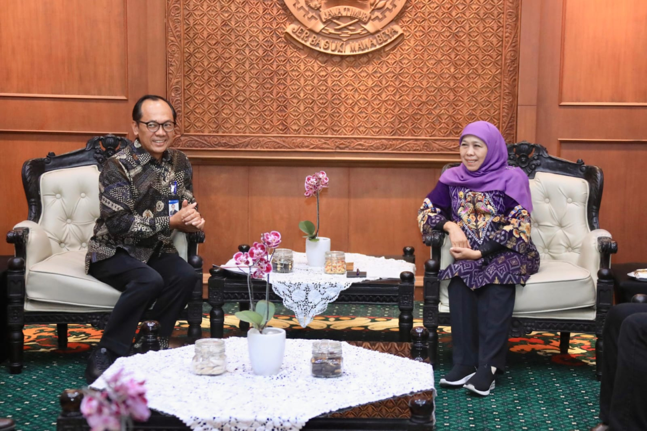 Gubernur Khofifah menerima audiensi Kepala Perwakilan Bank Indonesia Jawa Timur Ibrahim membahas persiapan pelaksanaan FESyar Tahun 2025 di Gedung Negara Grahadi Surabaya, Selasa (9/9/2025). (Foto: Istimewa)