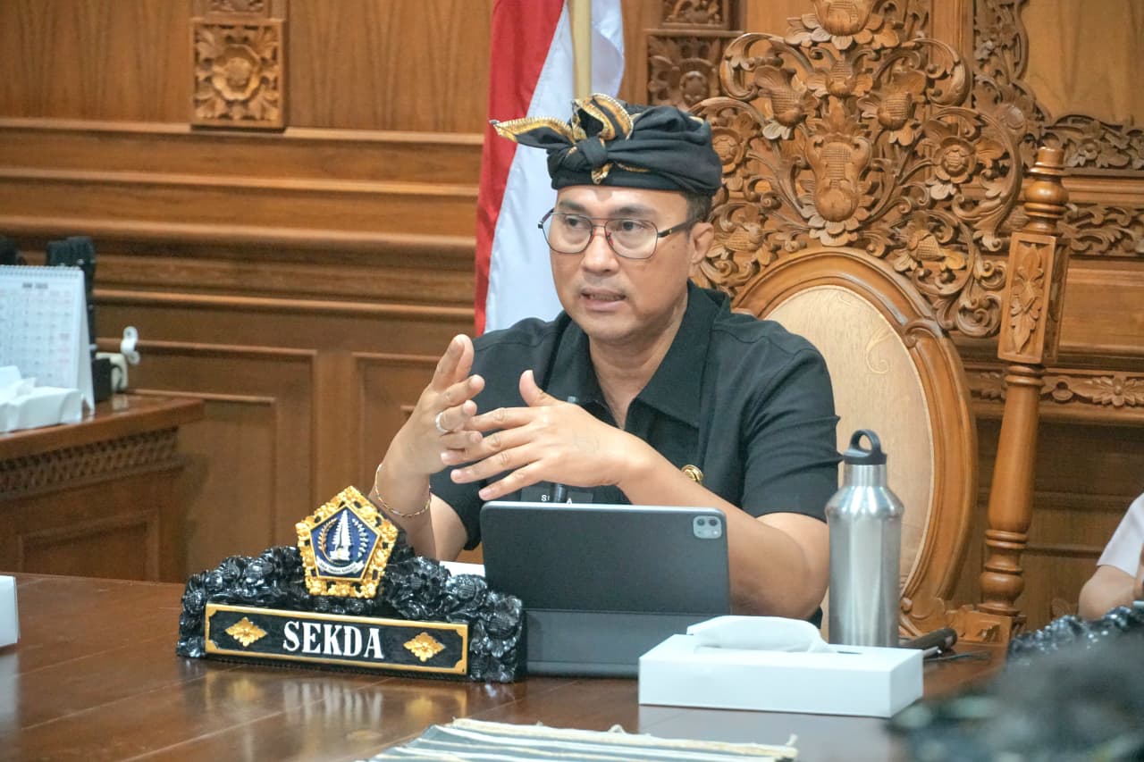 Sekda IB Surya Suamba Pimpin Rakor Penanganan Bencana Banjir di Badung