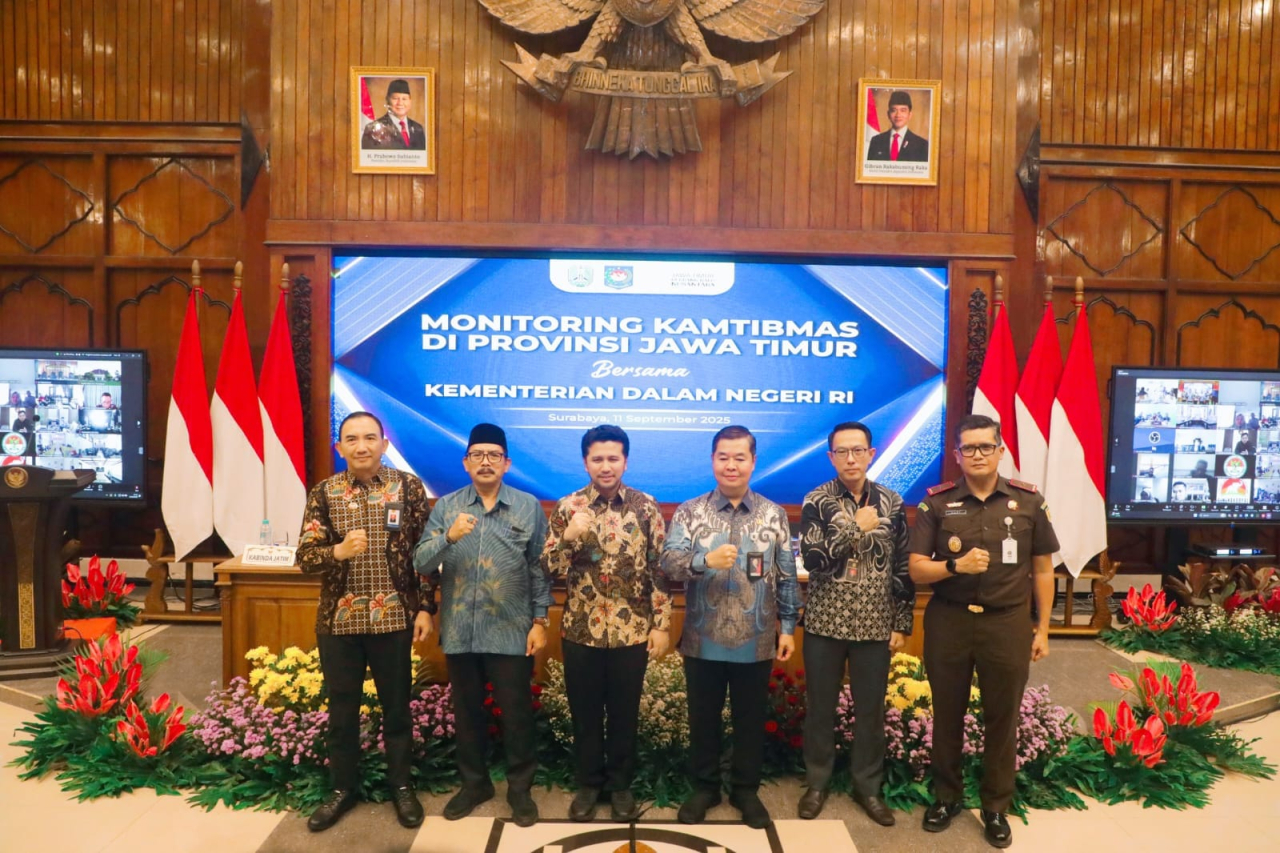 Monitoring Bersama Kemendagri, Wagub Emil Siap Aktifkan Posko Linmas dan Siskamling Jaga Kamtibmas Jawa Timur