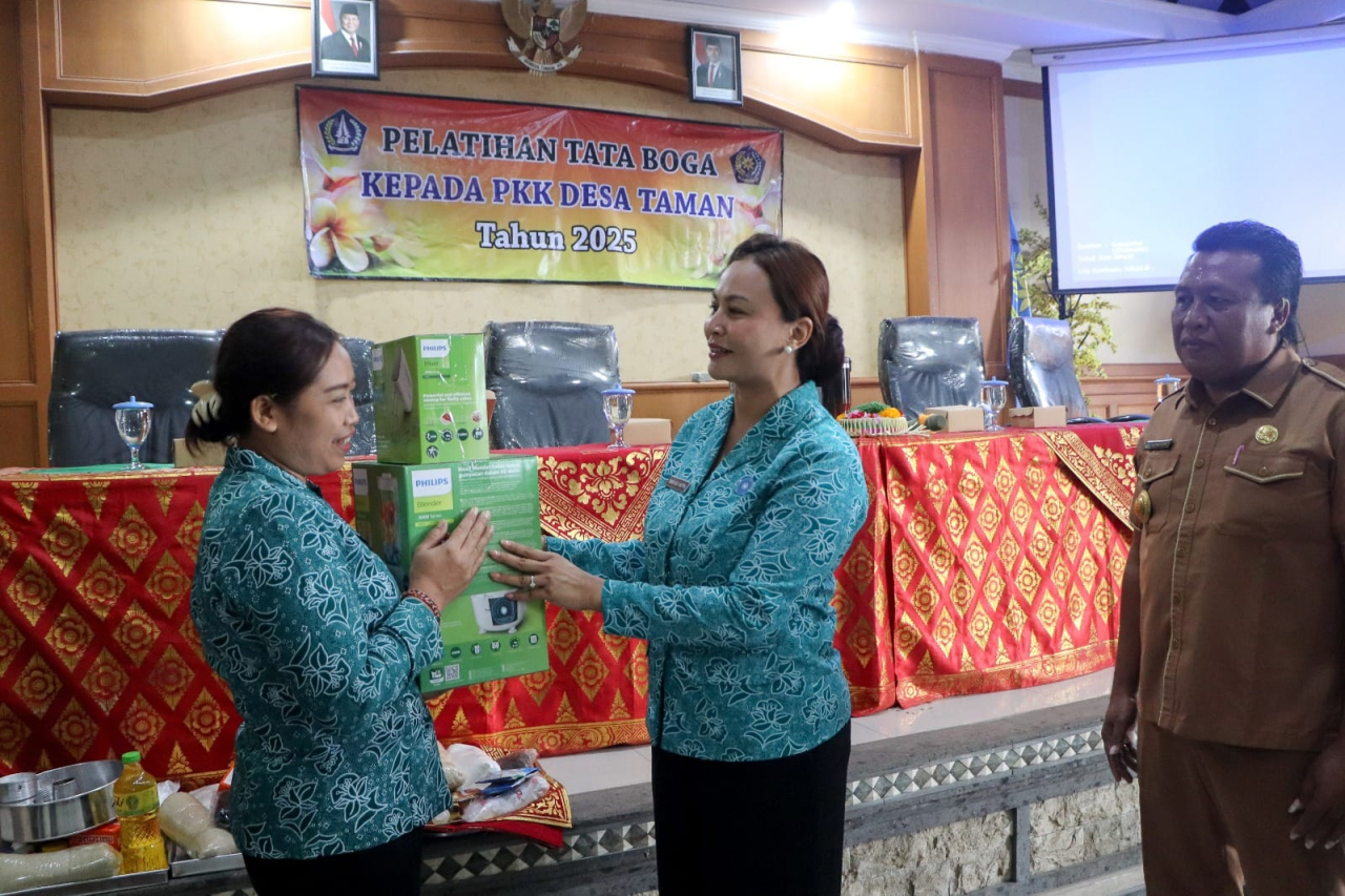 Sekretaris I TP PKK Badung Buka Pelatihan Pembuatan Kue di Desa Taman