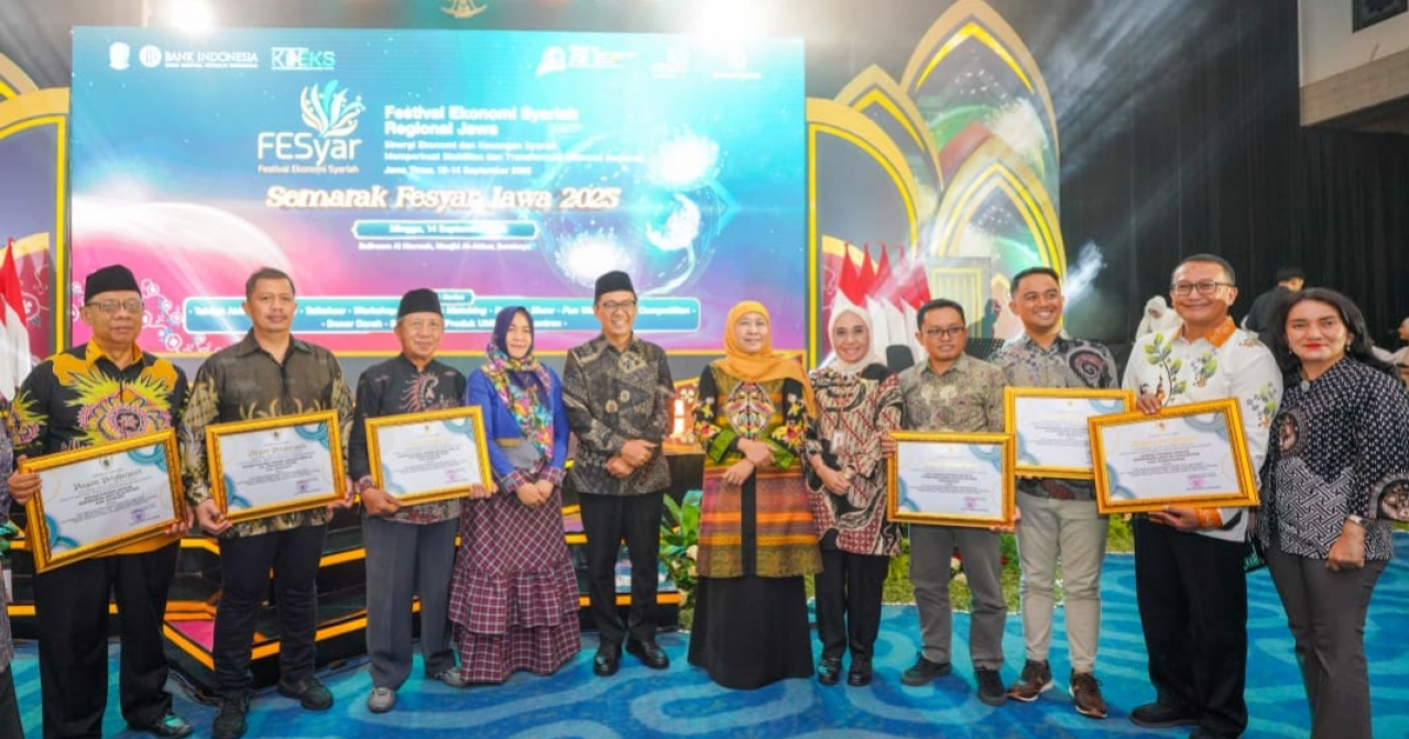 Gubernur Jawa Timur Khofifah Indar Parawansa saat penutupan FESyar Jatim 2025. (Foto: Istimewa)