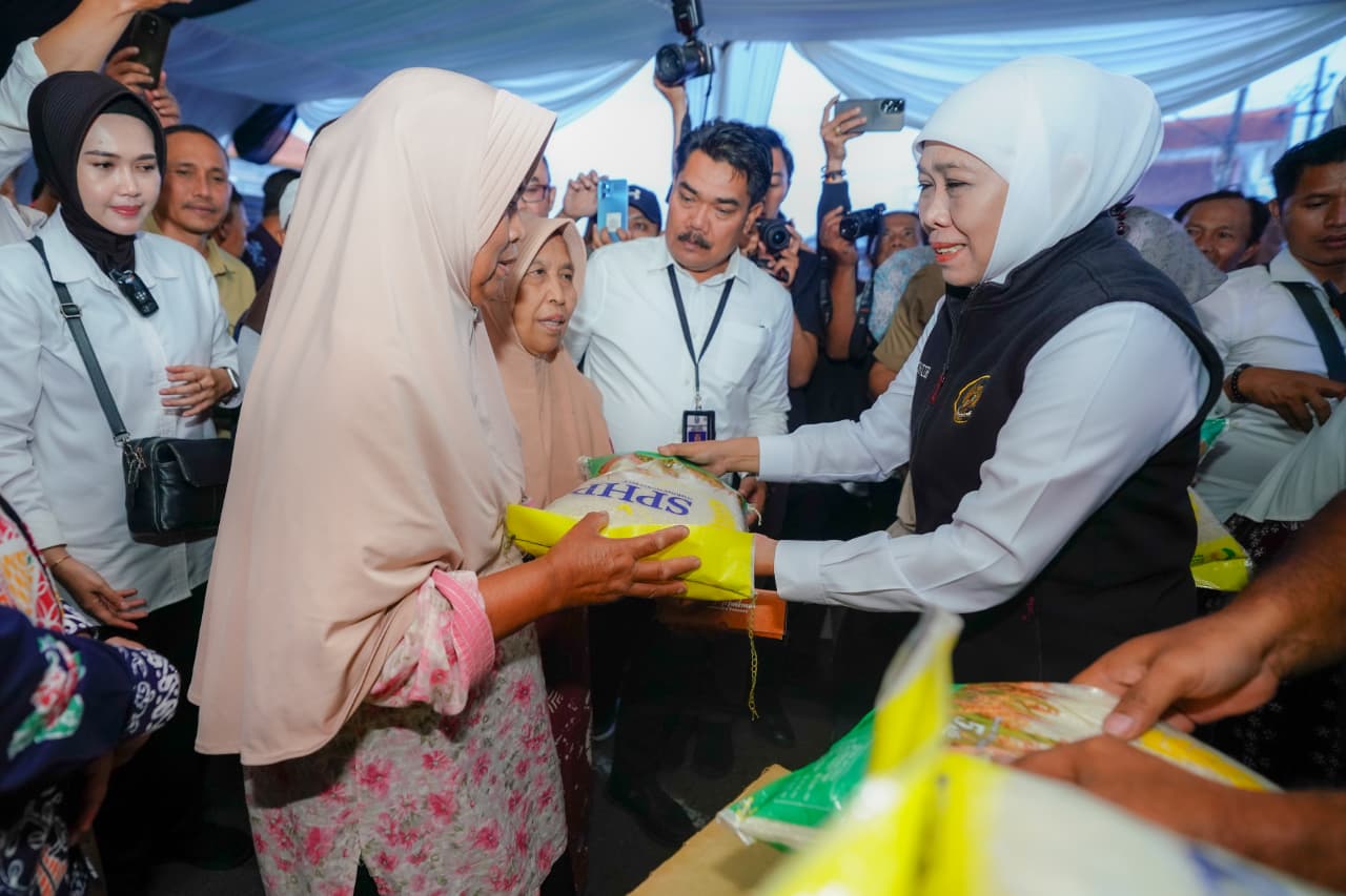 Pasar Murah di Pacet Mojokerto Diserbu Warga, Komitmen Gubernur Khofifah Ringankan Beban dan Bahan Pokok Terjangkau