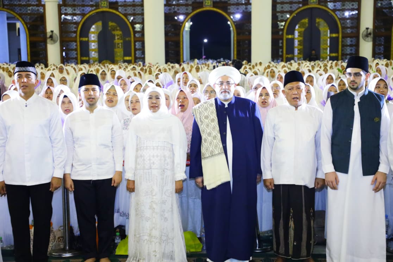 Pesan Gubernur Khofifah di Peringatan Maulid Nabi bersama Syeikh Afeefuddin Al-Jailani di Masjid Al Akbar Surabaya