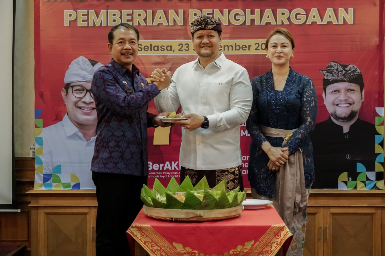Rapat Evaluasi Tahunan dan Penghargaan ke Instansi di MPP Badung, Wabup: Mutu Layanan dan Kualitas SDM Ditingkatkan