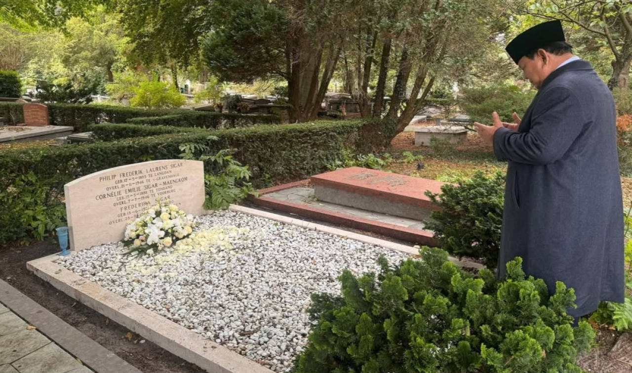 Presiden Prabowo Ziarah ke Makam Kakek dan Nenek di Belanda