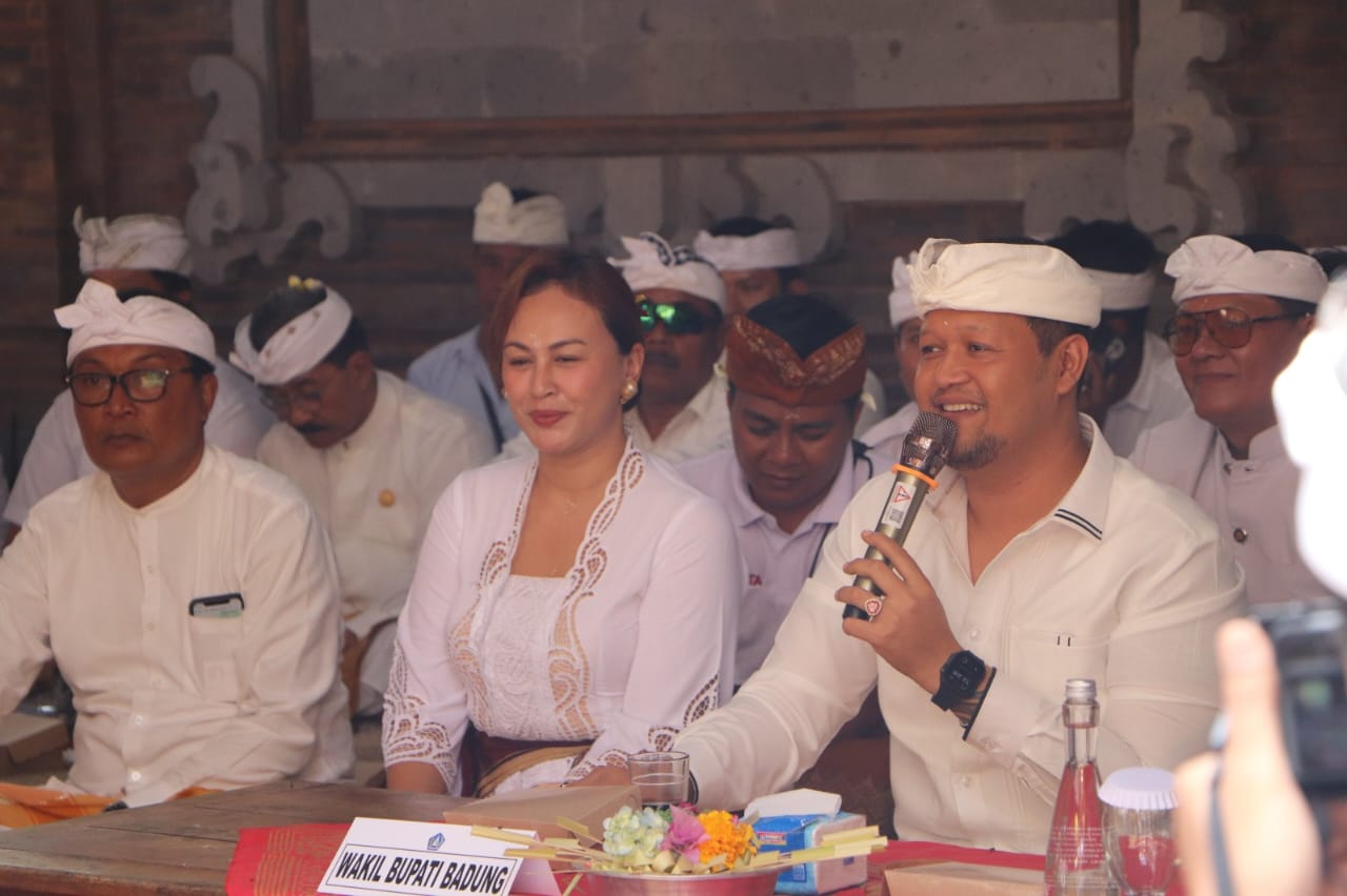 Wabup Badung Hadiri Karya Tawur Agung di Pura Dalem Tunon Abiansemal