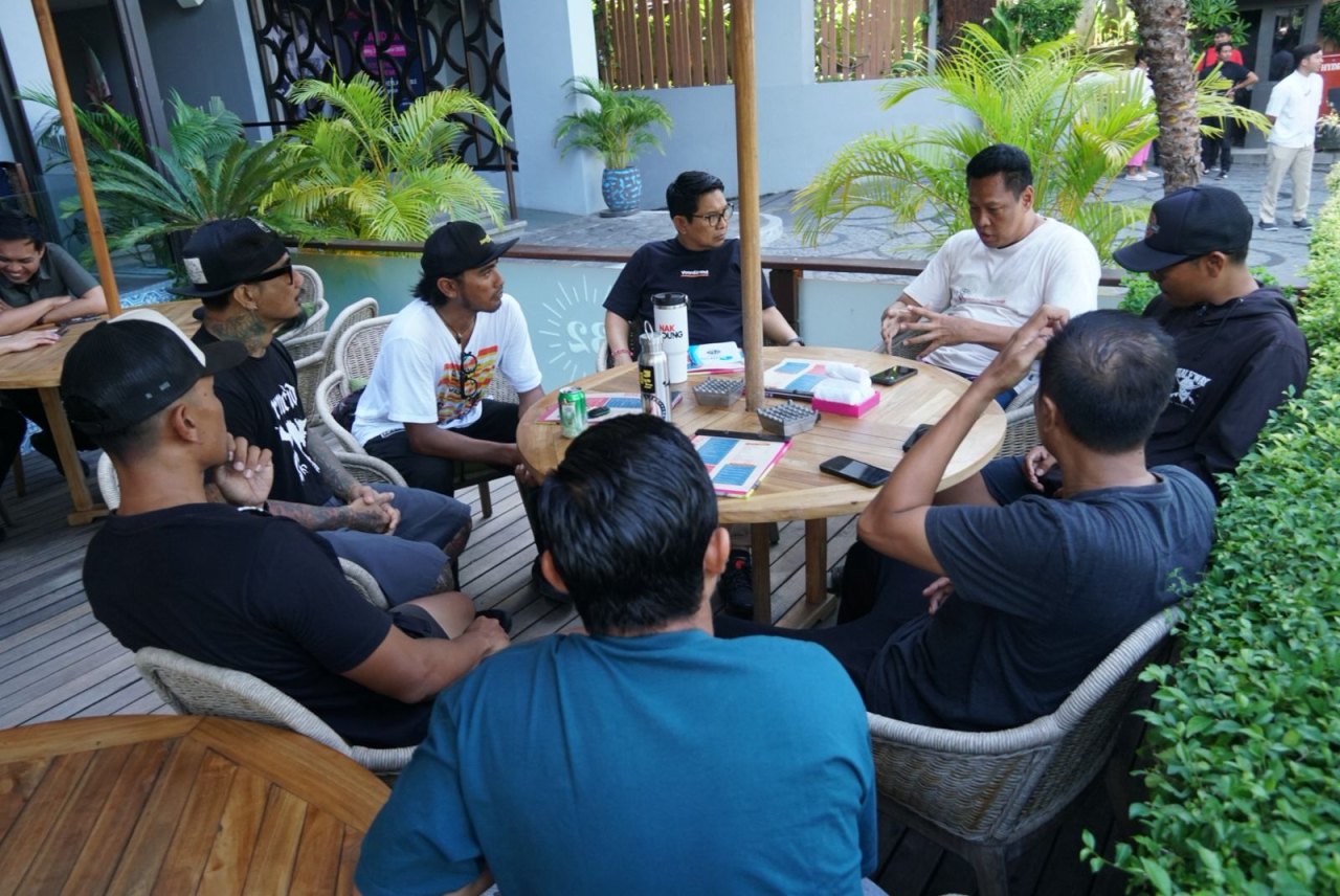 Bupati Badung Adi Arnawa Berdialog dengan Komunitas Pantai Kuta  Komit Penataan dan Pengelolaan Ikon Pariwisata