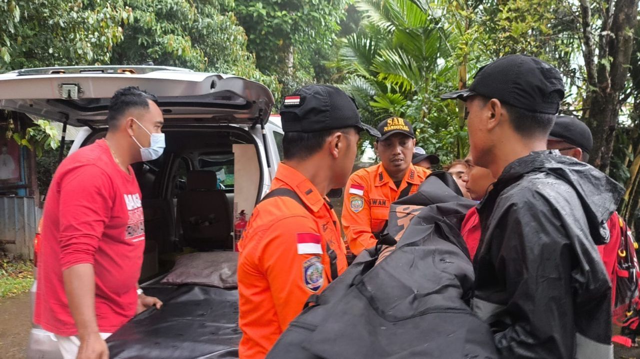 Alami Keram Kaki di Gunung Batukaru, Pendaki Muda Dievakuasi Tim SAR Gabungan