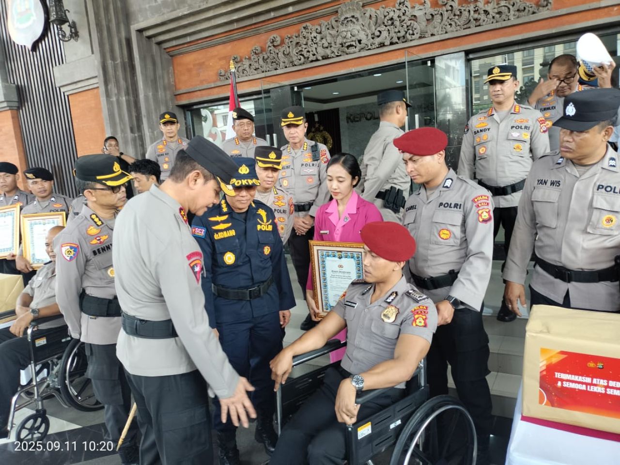Kenaikan Pangkat Luar Biasa dan Penghargaan Kapolda Bali untuk 13 Personelnya