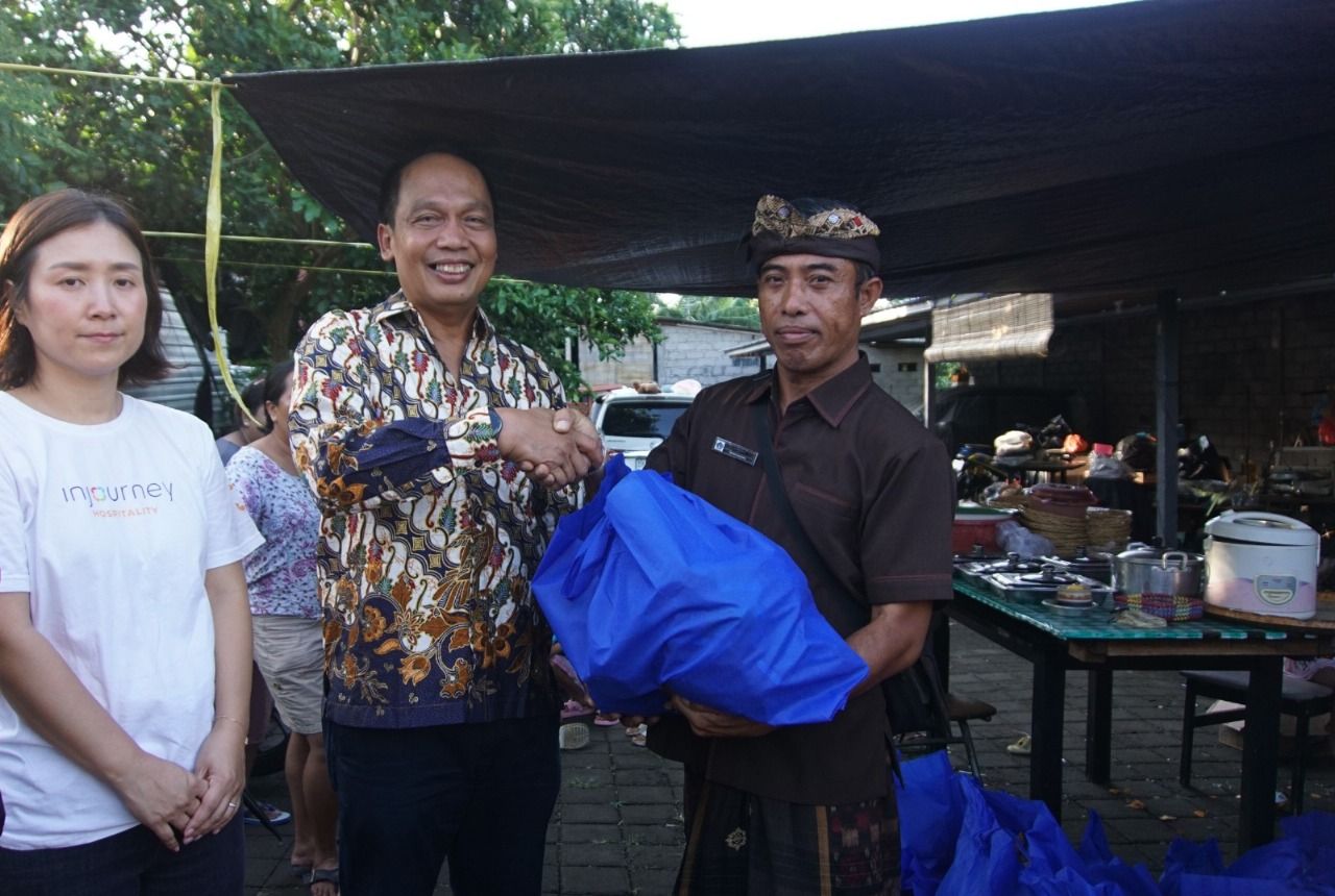 PT Angkasa Pura Salurkan 250 Bansos untuk Korban Banjir Bali