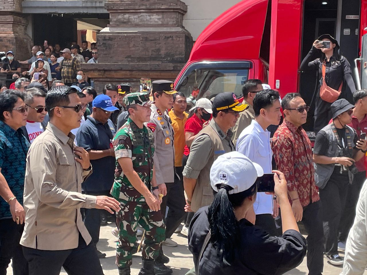 Wapres RI Gibran Rakabuming Raka dikawal saat tiba di Bali