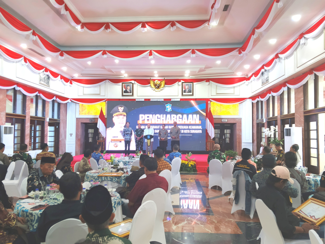 Jaga Keamanan Kota Surabaya, 37 Warga Dapat Penghargaan dari Pemkot Surabaya