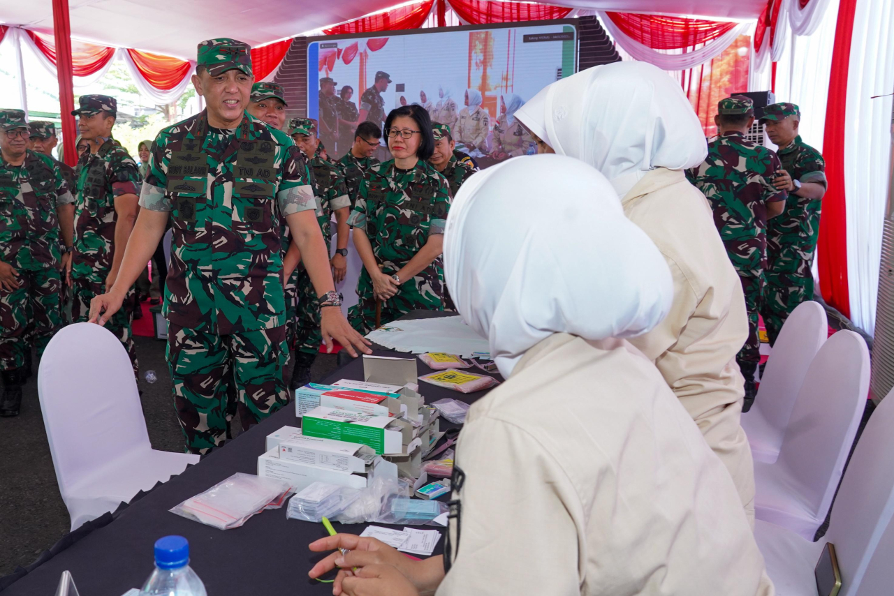 Pangdam Brawijaya Tinjau Pelaksanaan Bakti Sosial di Kodim 0830/Surabaya