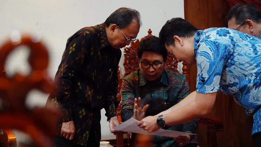 Gubernur Bali dan Bupati Badung saat rapat bersama pihak GWK.