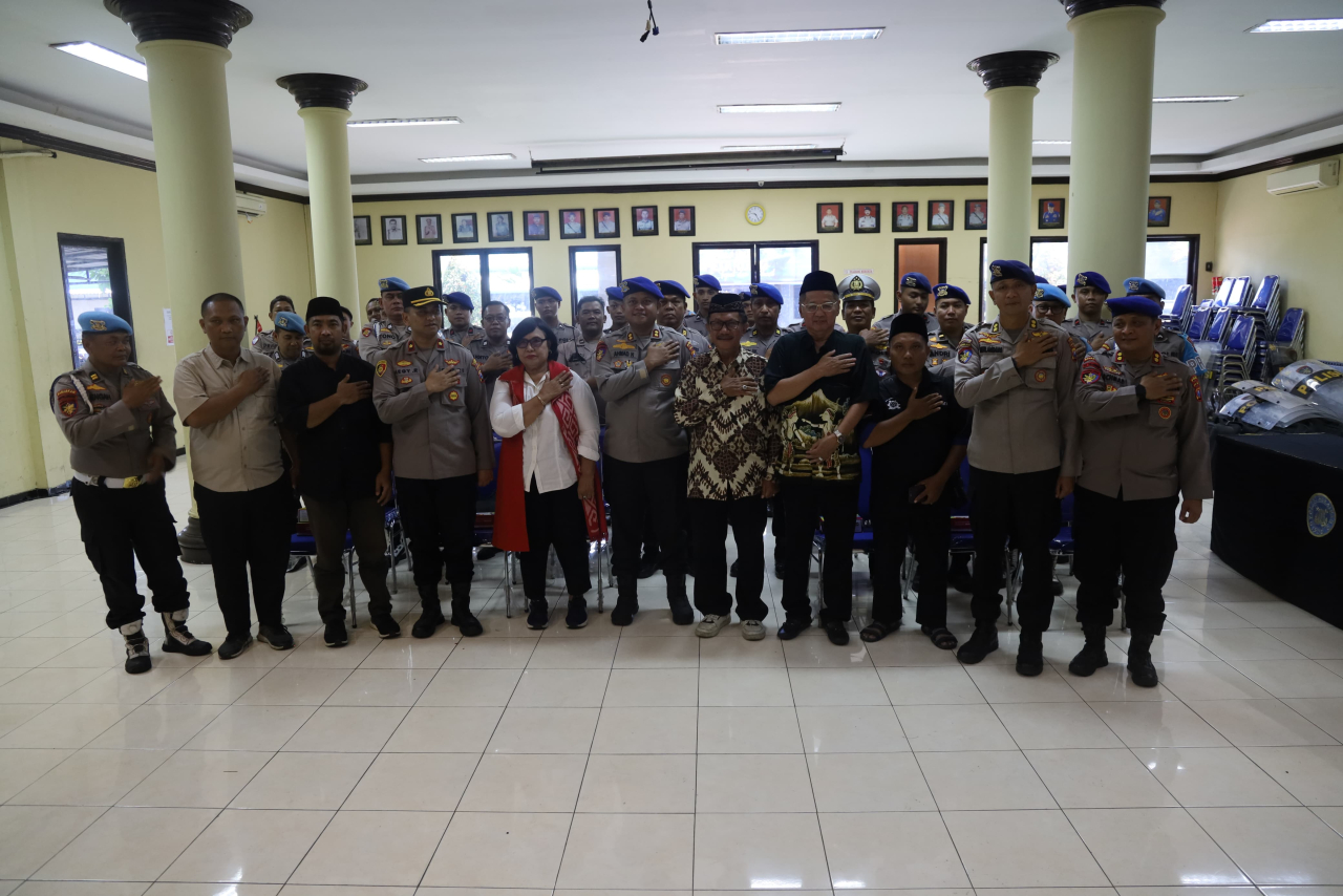 Kunjungan Polsek Wonokromo Surabaya dan Warga ke Polairud Polda Jatim
