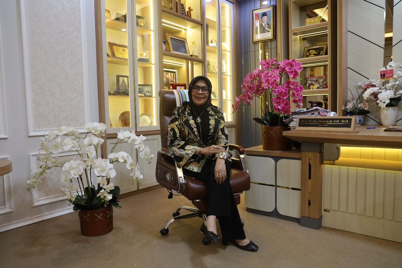 Prof. Dr. Siti Marwiyah, SH, MH Rektor Universitas Dr. Soetomo (Unitomo) Surabaya, Ketika ditemui di sela-sela kegiatannya, Selasa, (16/9/2025). (Foto: Dokumentasi)