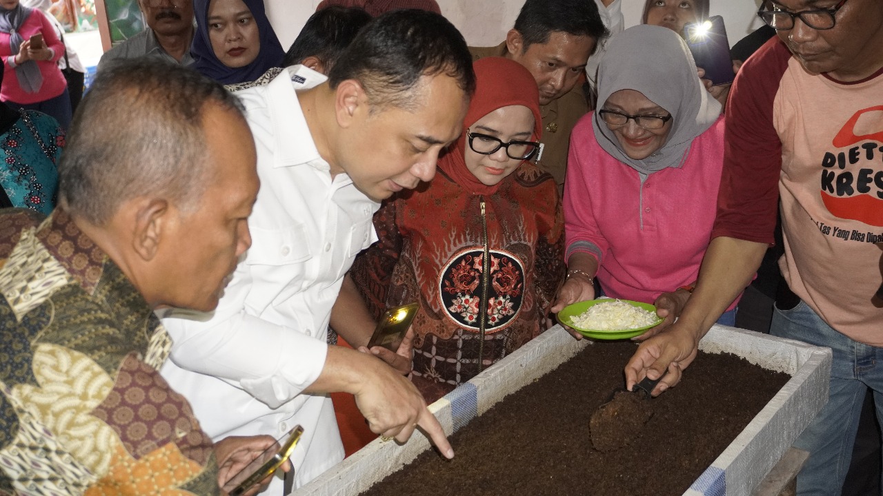 Walikota Surabaya Resmikan Bank Sampah dan Rumah Cacing Puspa Mandiri di Kecamatan Bubutan Surabaya