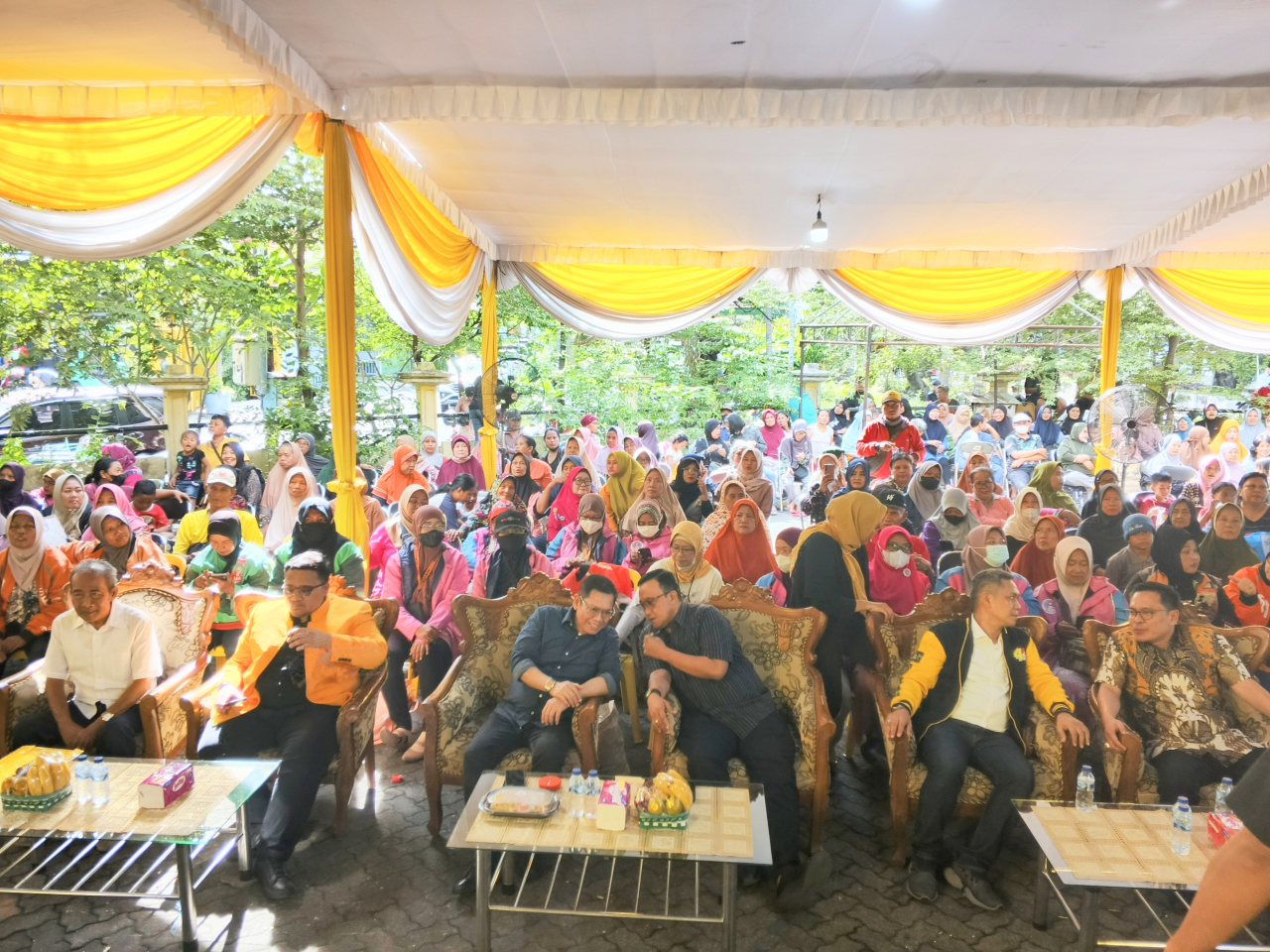 Jajaran pengurus Partai Golkar dalam peluncuran Rumah Aspirasi, Jumat (31/10/2025). (Foto: Pandu/mcinews.id)