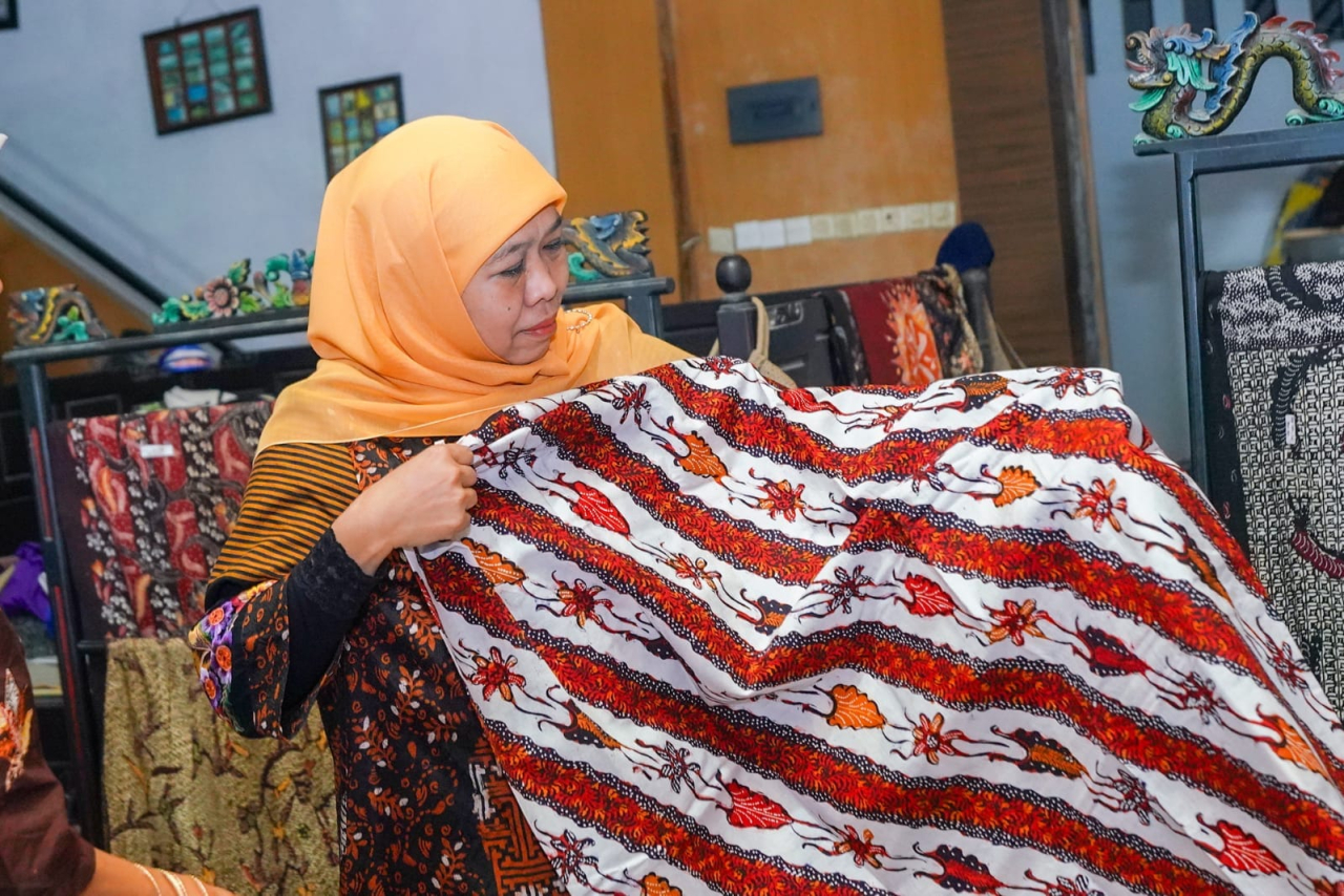 Hari Batik Nasional 2025, Gubernur Khofifah Kenalkan Karya Wastra Batik Gerbang Baru Nusantara