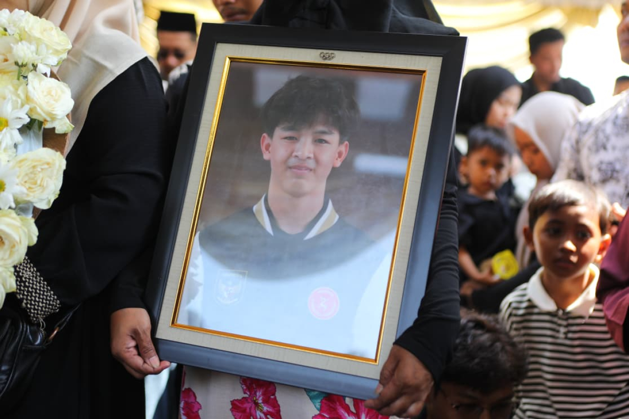 Pemakaman Atlet Naufal Takdir Al Bari di Gresik, Gubernur Khofifah: Dunia Olahraga Indonesia Kehilangan Putra Terbaiknya