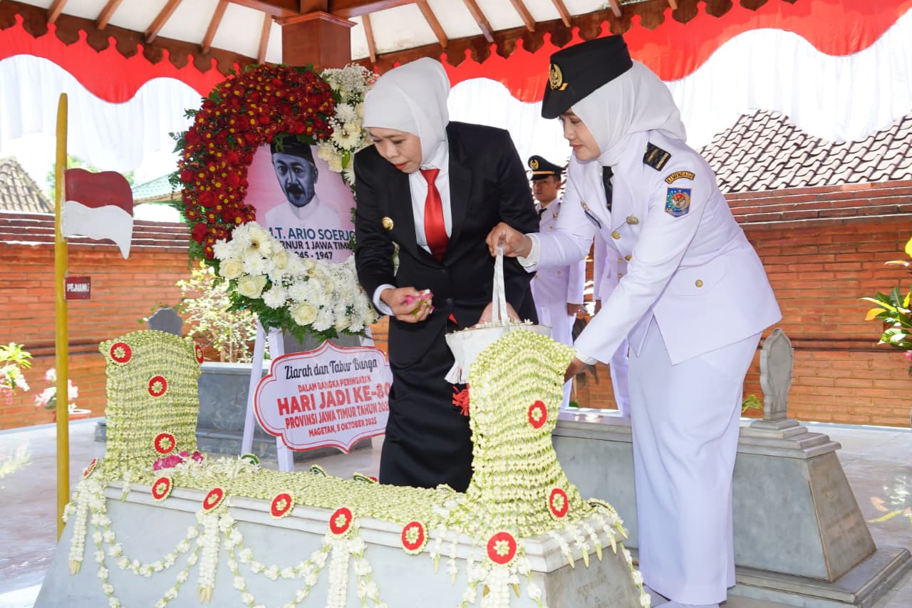 Ziarah ke Makam Gubernur Pertama Jatim RMTA Soerjo di Magetan, Gubernur Khofifah Ajak Generasi Muda Meneladani Pahlawan