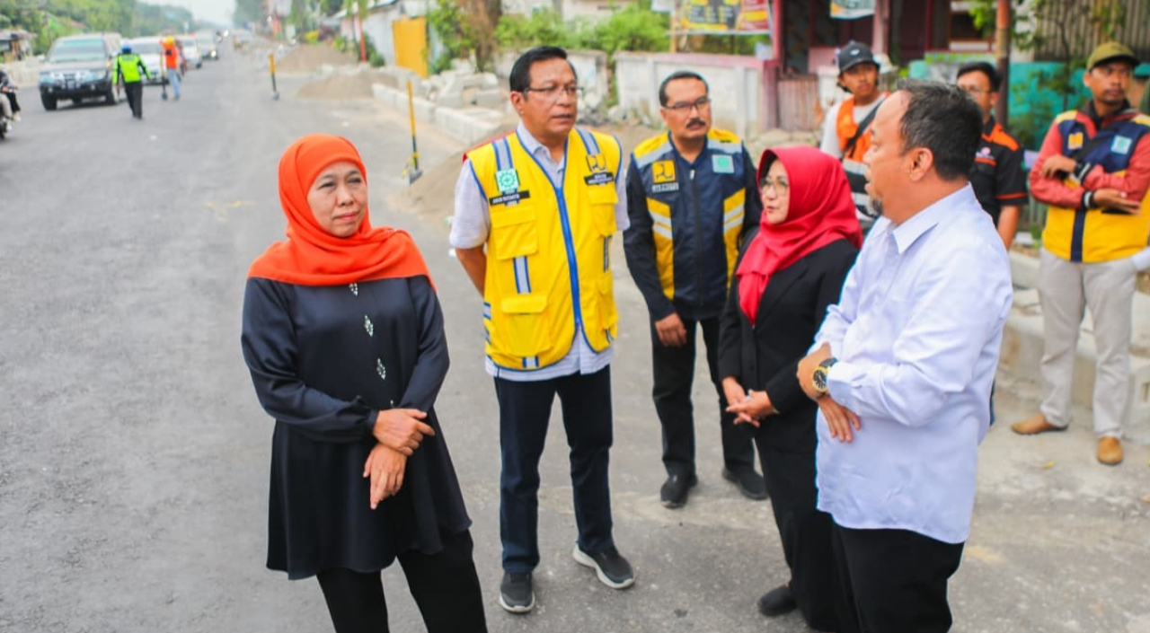 Gubernur Khofifah Tinjau Progres Proyek Strategis Provinsi Pelebaran Jalan Sugihwaras Magetan