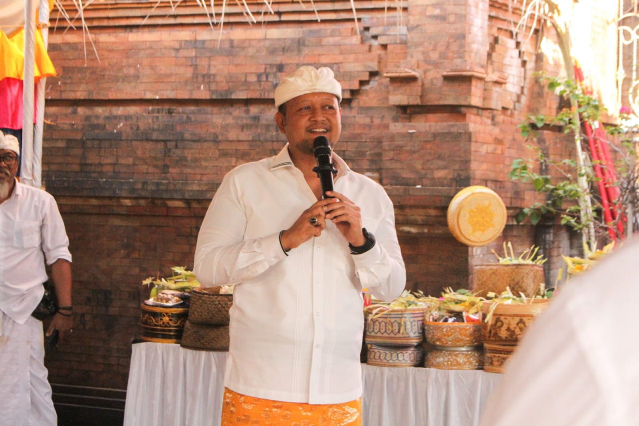 Wabup Badung Hadiri Karya Ngenteg Linggih di Pura Bhagawan Penyarikan Banjar Adat Kelan Desa