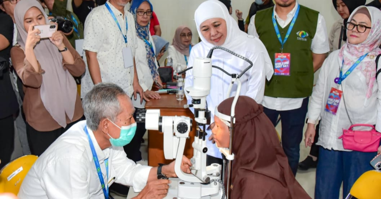Gubernur Khofifah Apresiasi Sinergi Lintas Elemen Gelar Pemeriksaan dan Bagi 1.000 Kacamata Gratis di World Sight Day