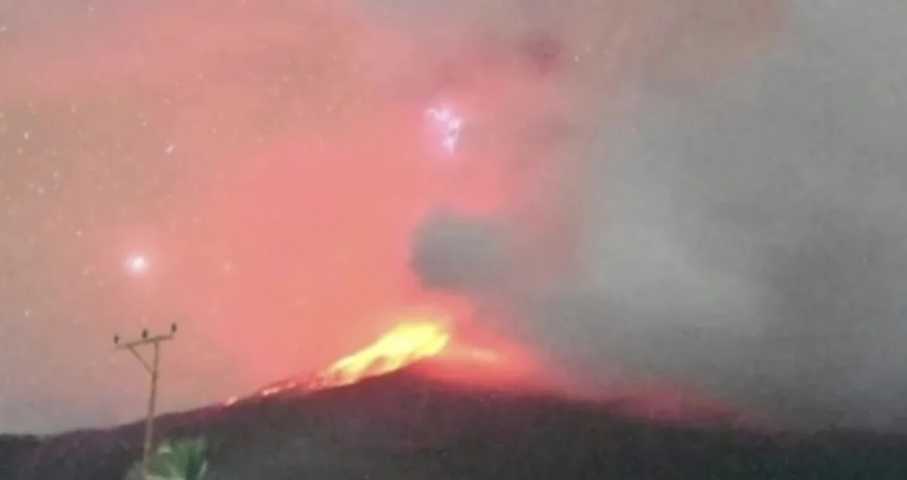 Gunung Lewotobi Laki-laki Meletus, Ribuan Warga Mengungsi