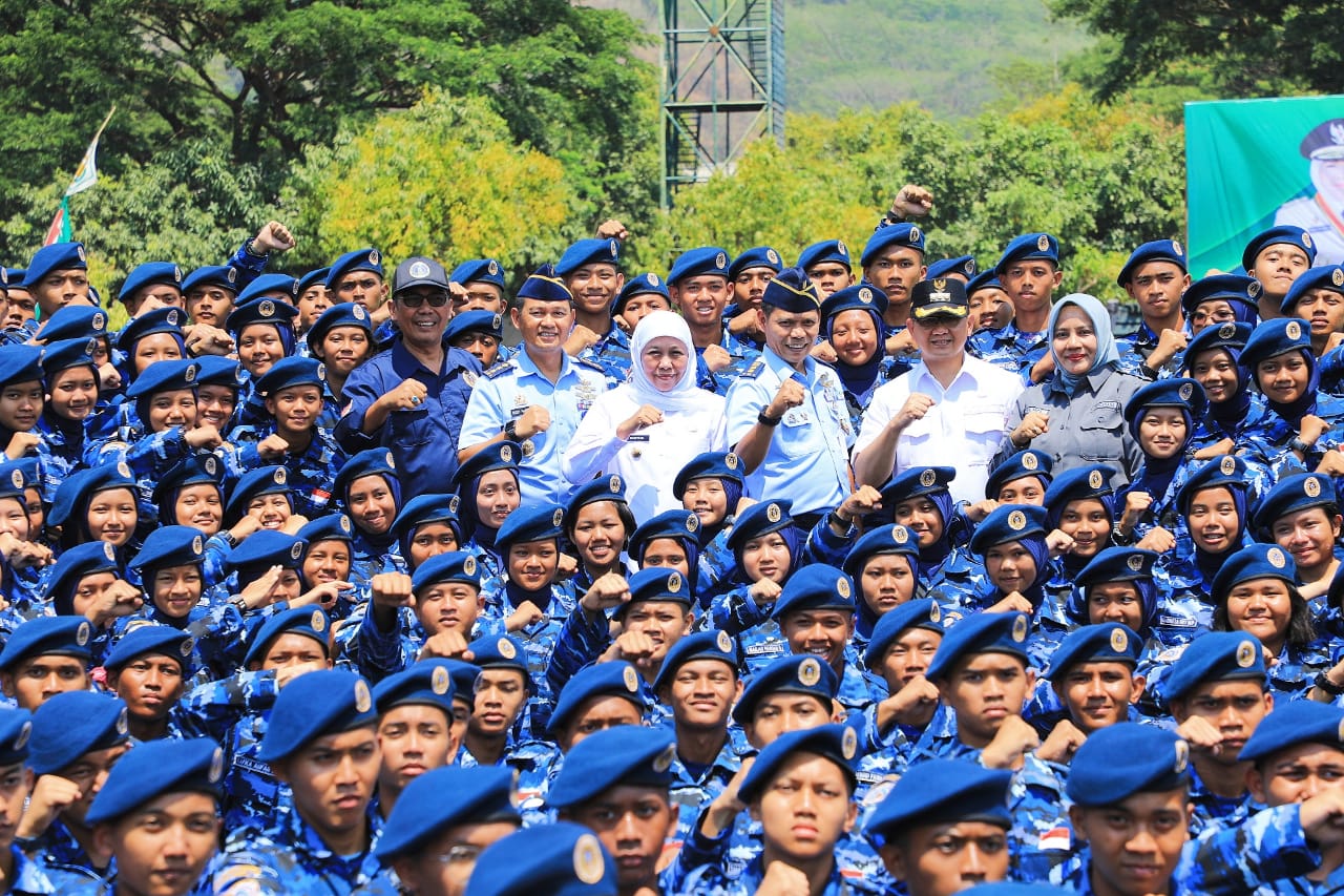 Gubernur Khofifah Pimpin Pembaretan 1.346 Siswa SMA Taruna se-Jatim, Kamis 16 Oktober 2025