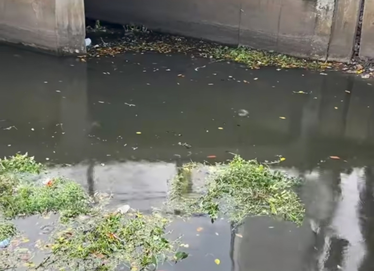 Semburan di Sungai Rungkut Madya Surabaya sudah Berhenti