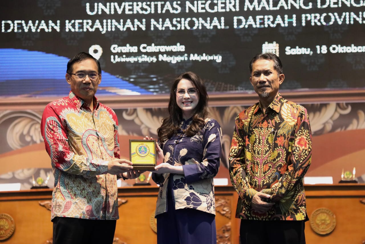 Dorong UMKM dan IKM Naik Kelas, Ketua Dekranasda Jatim Arumi Bachsin Gandeng Universitas Negeri Malang