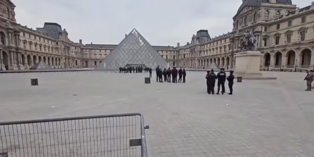 Perampokan Museum Louvre di Paris Kurang dari 7 Menit