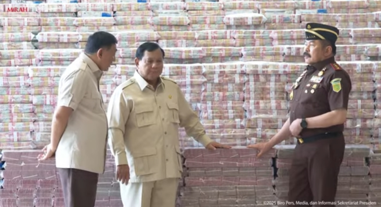 Kejagung RI Serahkan Uang Korupsi Rp13 Triliun Langsung Dihadapan Presiden Prabowo