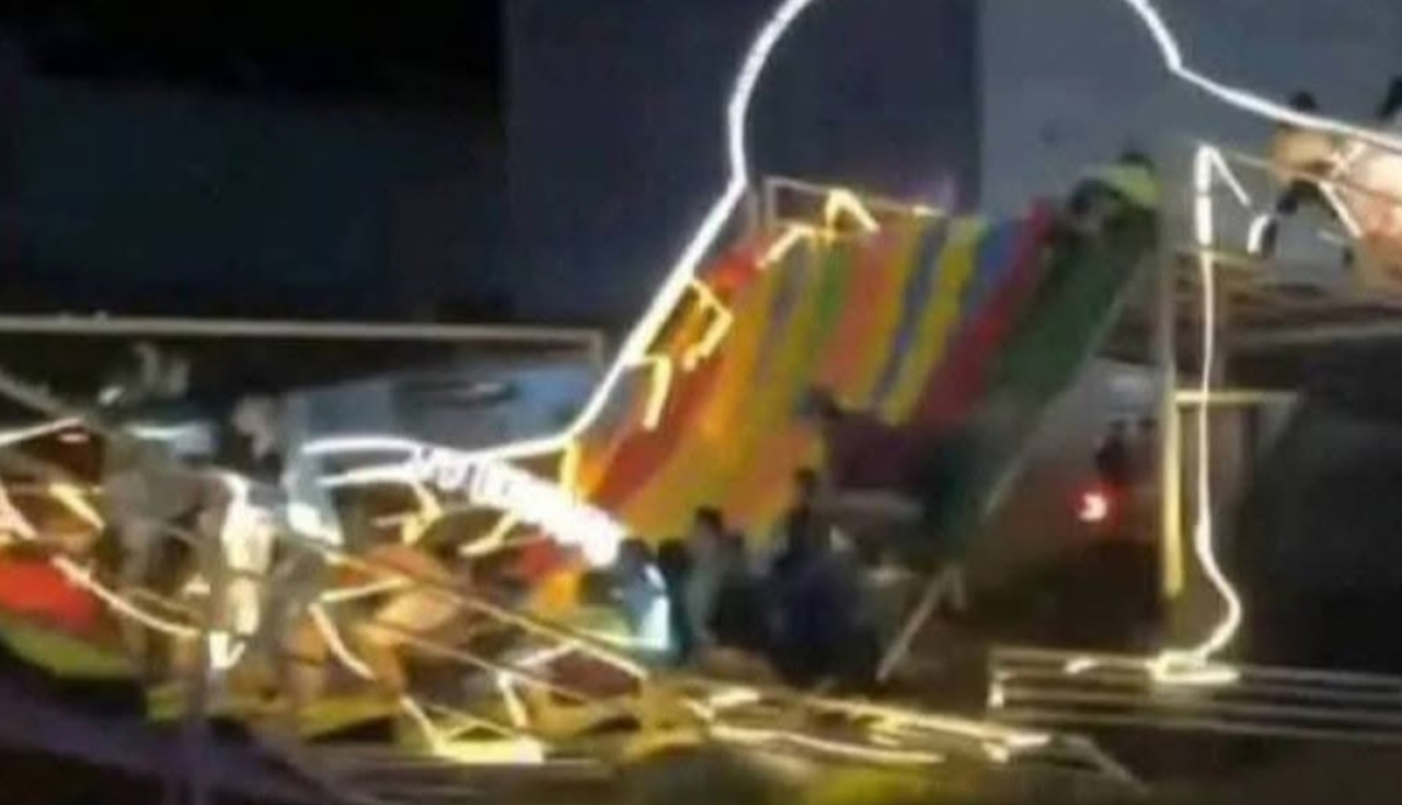Wahana Perosotan Pasar Malam Ambruk di Air Upas Ketapang, Kalimantan Barat