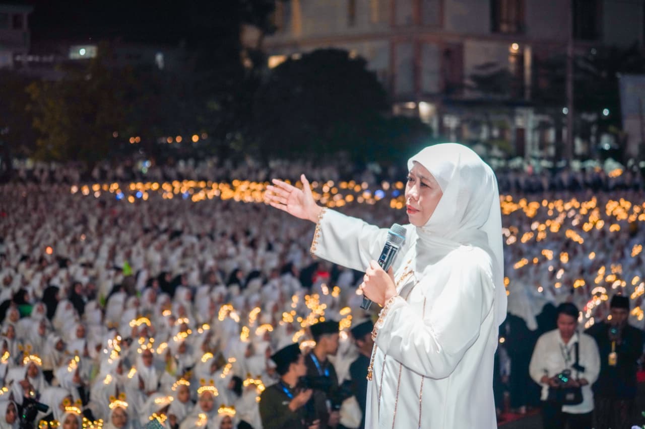 Jelang Hari Santri ke-10, Gubernur Khofifah Hadiri Lirboyo Berselawat Bersama Habib Syech