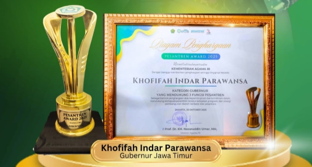 Gubernur Jawa Timur Khofifah Indar Parawansa raih Pesantren Award 2025. (Foto: Istimewa)