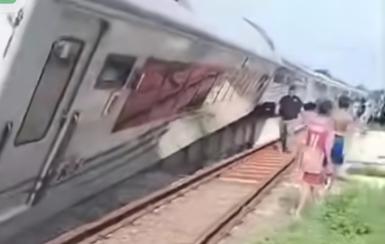 Kereta Api Purwojaya Anjlok di Bekasi, Roda sampai Lepas dari Dua Gerbong