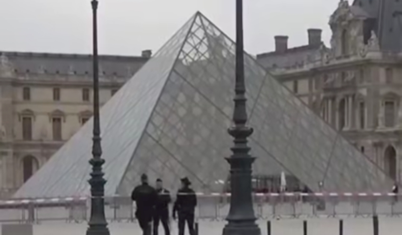 Sindikat Pencurian di Museum Louvre Paris Ditangkap