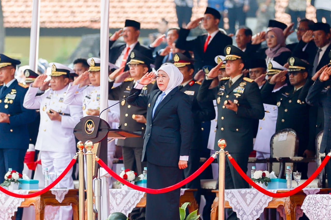 Gubernur Khofifah Pimpin Upacara Hari Sumpah Pemuda ke-97, Ajak Warga Wujudkan Pemuda Pemudi Jatim Berdaya dan Tangguh