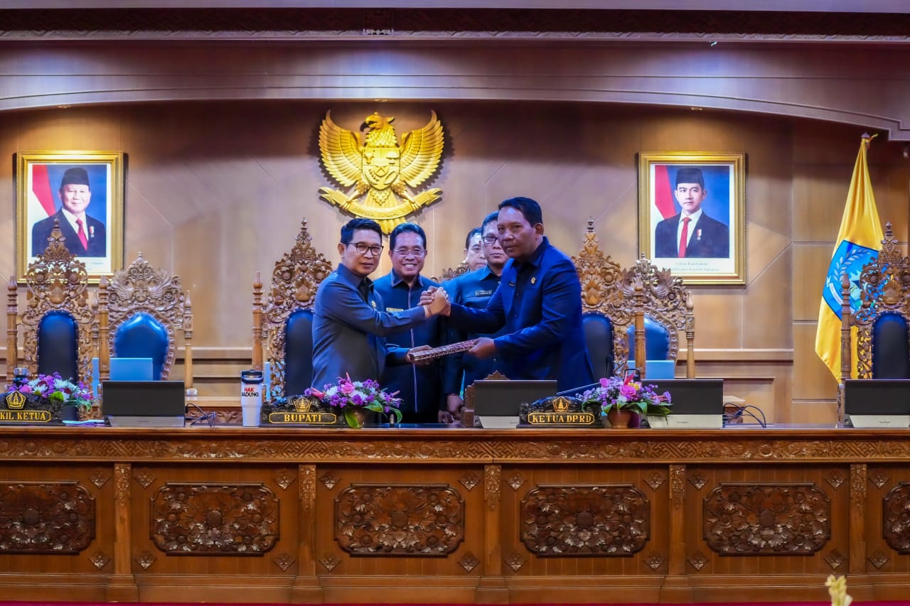 Rapat Paripurna DPRD Badung, Bupati Adi Arnawa Sampaikan Dua Raperda APBD 2026 dan Insentif Penanaman Modal