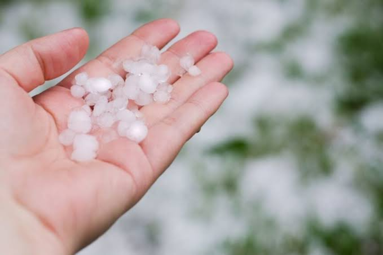 Waspada Hujan Es, Cuaca Ekstrem di Jawa Timur 30 Oktober hingga 5 November