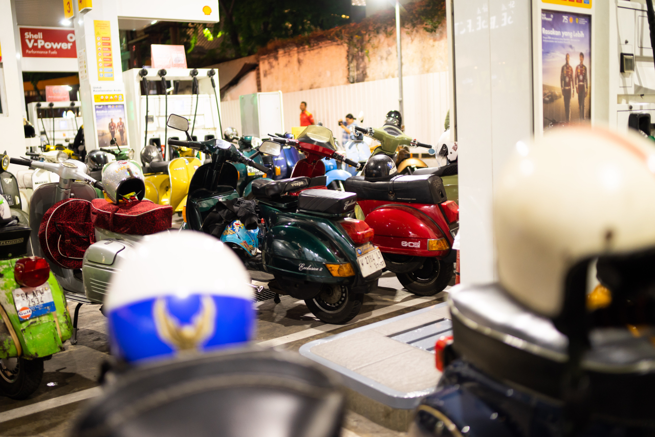 Konvoi Vespa, Jelajah Sudut Kota Surabaya dengan Gaya Klasik